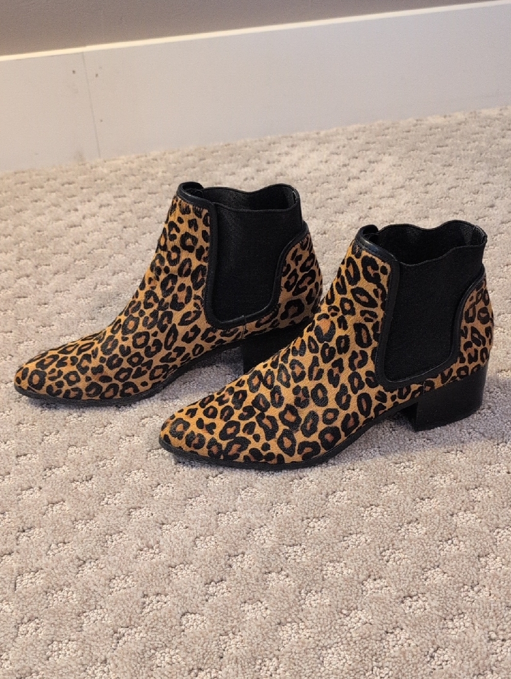 Donald Pliner Dyla Boots Leopard Print Calf Hair Size 6 1/2